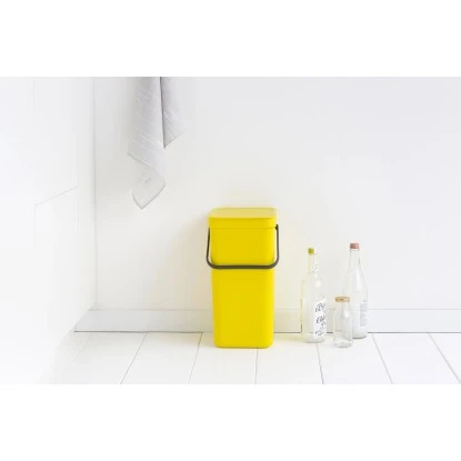 Brabantia Abfallbehälter Sort & Go 16 L Gelb Mit Wandhalterung 5 Brabantia Abfallbehälter Sort & Go 16 L Gelb Mit Wandhalterung – Bild 5