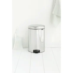 Brabantia Treteimer NewIcon 20 L Brilliant Steel 8 Brabantia Treteimer NewIcon 20 L Brilliant Steel -Wenko Astra Geschaft 840x5760px 6 NR2881 4162 1