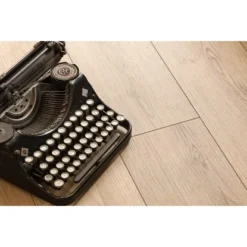 Laminatboden Excellent Plus Eiche Evoke Trend -Wenko Astra Geschaft cheEvokeTrend Raumaufnahme